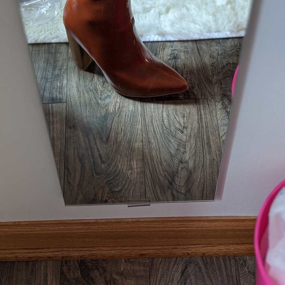 Boots - Picture 4 of 5